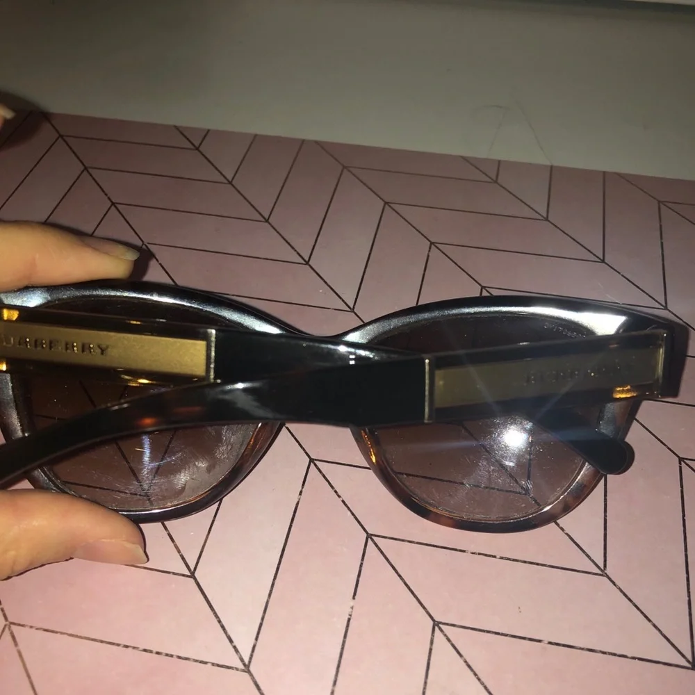 Burberry Sunglasss - Picture 5 of 7